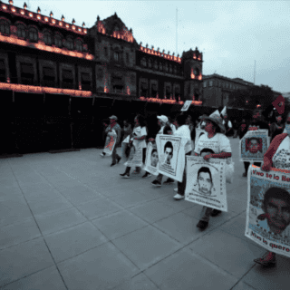 Llegará a Max la serie documental 'Los 43 de Ayotzinapa: Un crimen de Estado'