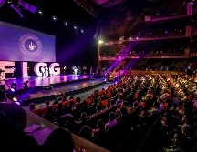 El primero en subir al escenario durante la clausura, fue el actor, director y productor mexicano Diego Luna, quien recibió el Premio Mayahuel de Plata por sus 35 años de trayectoria. EL INFORMADOR/ A. Navarro.
