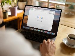 Desde sus humildes comienzos en un dormitorio universitario hasta convertirse en una corporación global, Google sigue siendo un pilar fundamental de la tecnología moderna. UNSPLASH/Firmbee.com