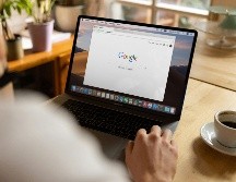 Desde sus humildes comienzos en un dormitorio universitario hasta convertirse en una corporación global, Google sigue siendo un pilar fundamental de la tecnología moderna. UNSPLASH/Firmbee.com
