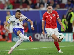En un friccionado y parejo partido por el Grupo D en Duesseldorf, el autogol de Maximilian Wober antes del descanso le dio la victoria a Francia. EFE/ L. Szymanski.