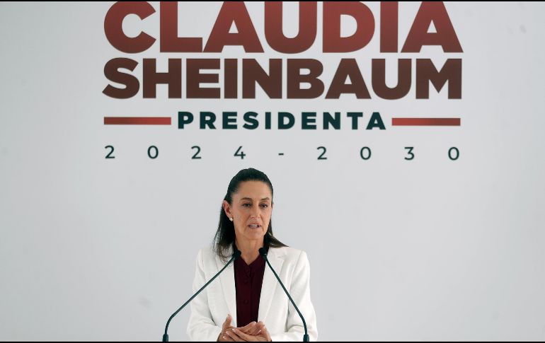 Sheinbaum detalló que Ricardo Monreal informará las fechas del inicio el Parlamento Abierto y se reunirá con diputados y senadores electos este martes en el World Trade Center de la Ciudad de México. EFE / Esquivel