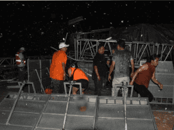 Debido a ráfagas intensas, se desplomó el pabellón donde Lorenia Cannavati, candidata de Movimiento Ciudadano (MC) para la alcaldía de San Pedro, en Nuevo León. SUN/E. Vázquez.