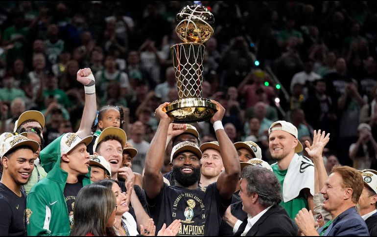 Boston rompió el empate con los Lakers de Los Ángeles para quedar como el equipo más laureado en la historia de la liga. AP/ C. Krupa.