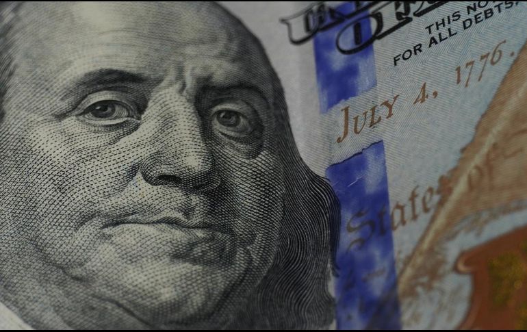 El peso mexicano cotiza en los mercados internacionales alrededor de los 18.34 pesos por dólar. ESPECIAL/ Imagen de amrothman en Pixabay