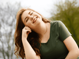 Promover la integración de más espacios verdes en los entornos urbanos es crucial para mejorar tanto la salud mental como el bienestar general de los ciudadanos. CANVA