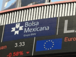 En la jornada, el peso se apreció un 0.7 % frente al dólar, al cotizar a 18.41 unidades por billete verde, luego de valuarse en 18.54 al cierre de la jornada previa, según datos del Banco de México. EFE / ARCHIVO