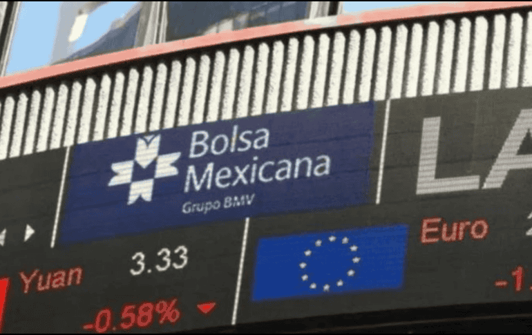 En la jornada, el peso se apreció un 0.7 % frente al dólar, al cotizar a 18.41 unidades por billete verde, luego de valuarse en 18.54 al cierre de la jornada previa, según datos del Banco de México. EFE / ARCHIVO