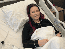 Molnar, reconocida en Rumanía por su trabajo como maquillista y por su considerable seguimiento en Instagram, fue hospitalizada antes de su fallecimiento el 11 de junio de 2024. Instagram/ @makeup_anca.