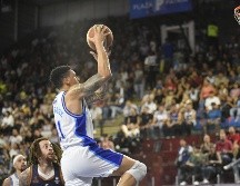 Jordan Loveridge salta para clavar el balón en el tercer cuarto del juego de hoy. X/AstrosJalisco