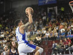 Jordan Loveridge salta para clavar el balón en el tercer cuarto del juego de hoy. X/AstrosJalisco