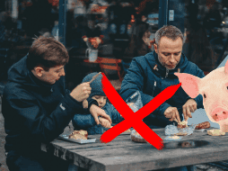 Aunque la carne de cerdo tiene varios beneficios para el organismo, hay casos en los que se sugiere o prohíbe consumirla por cuestiones de salud. UNSPLASH/ Ethan Hu/ ESPECIAL