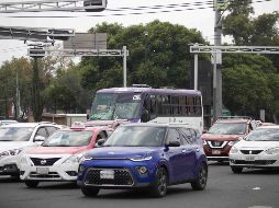 Los autos que no podrán circular en CDMX y Edomex son en un horario de las 5:00 de la mañana a las 22:00 horas. SUN/ ARCHIVO.