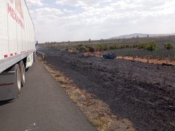 La circulación de la autopista fue cerrada debido al percance. CORTESÍA