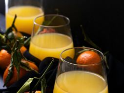 El azúcar presente en los jugos y la manera en que se consumen no son del todo saludables. UNSPLASH/ Anna Wlodarczyk