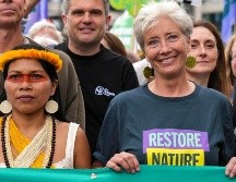 Más de 350 organizaciones participaron en la marcha encabezada por Emma Thompson por el centro londinense, que acabó con discursos en la plaza del Parlamento. EFE/Maja Smiejkowska