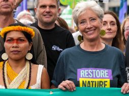 Más de 350 organizaciones participaron en la marcha encabezada por Emma Thompson por el centro londinense, que acabó con discursos en la plaza del Parlamento. EFE/Maja Smiejkowska