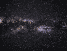 Uno de los asterismos más famosos y que se puede observar a simple vista en el hemisferio norte durante las noches de estío es el conocido como Triángulo de Verano. UNSPLASH/ Dario Brönnimann