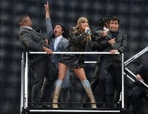 Taylor Swift actúa en el estadio de Wembley como parte de su gira Eras Tour el viernes 21 de junio de 2024 en Londres. AP/Scott A Garfitt/Invision