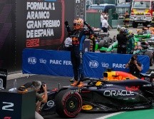 La carrera estuvo marcada por estrategias de parada en pits y decisiones tácticas que pusieron a prueba a todos los equipos. EFE/ A. GARCÍA