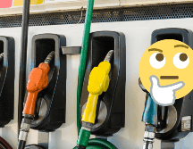 La diferencia de precio entre la gasolina premium y la magna en México se debe principalmente a la composición química más refinada de la premium, que incluye un mayor octanaje y aditivos especiales para mejorar el rendimiento y proteger el motor. CANVA