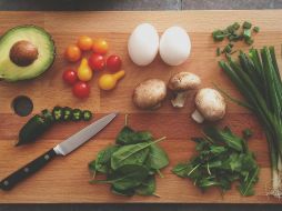 El ayuno intermitente se refiere a un patrón alimenticio que alterna entre períodos de ayuno y períodos de alimentación. Unsplash.