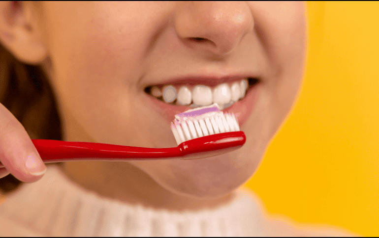 Afortunadamente, la ciencia ha desarrollado varias soluciones para combatir el mal aliento. ESPECIAL/ Foto de Diana Polekhina en Unsplash