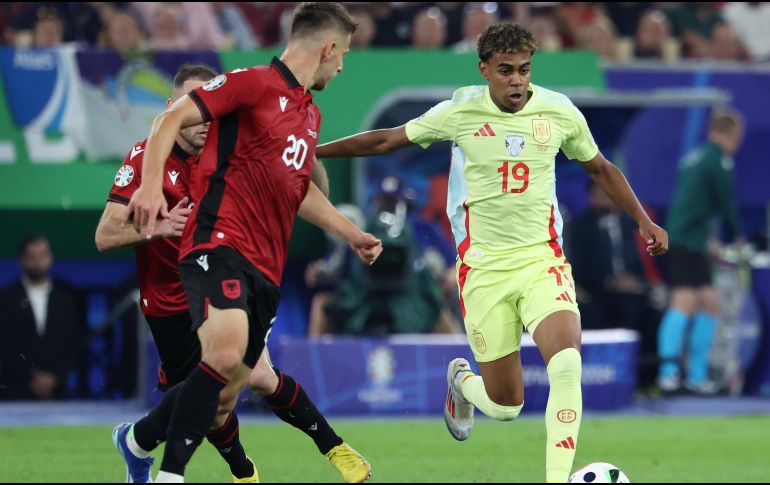 El juego fue de menos a más, los españoles restaron desborde y ganaron profundidad. EFE/ C. NEUNDORF.