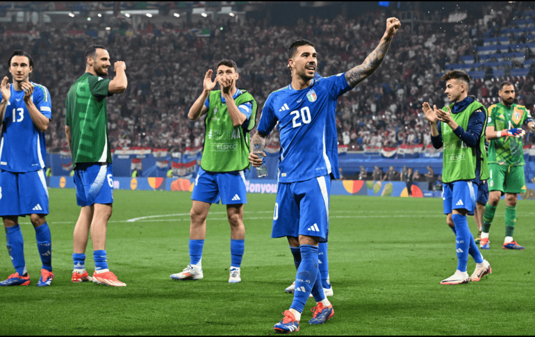 Un gol tardío de Zaccagni logró que la Italia campeona de Europa en 2021 logrará clasificar como segundo del Grupo B. EFE/ D. Zennaro.