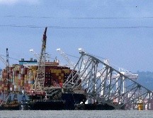 El puente Francis Scott Key colapsado, descansa sobre el buque portacontenedores Dali, el 12 de mayo de 2024, en Baltimore. AP / ARCHIVO