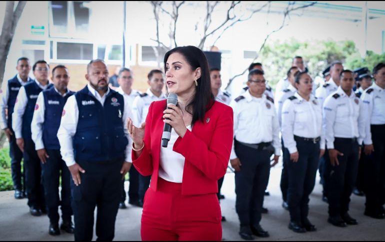 La alcaldesa explicó que serán 80 horas de capacitación intensiva para que los elementos cada vez puedan superarse y hacer mejor su trabajo. X/@municipio_leon