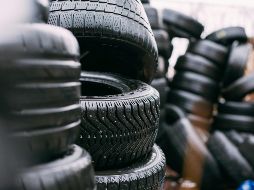 Al momento de elegir los neumáticos se busca un producto duradero y resistente. UNSPLASH / R. LAURSOO