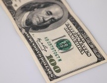 El peso mexicano cotiza en los mercados internacionales alrededor de los 17.99 pesos por dólar. ESPECIAL/ Imagen de Engin Akyurt en Pixabay