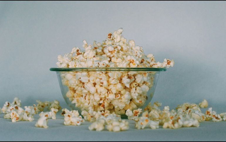 100 gramos de maíz aportan al organismo 8.9 gramos de proteínas, 3.9 gramos de grasas, 2 gramos de fibra dietética y 72.2 gramos de carbohidratos. ESPECIAL/Foto de Georgia Vagim en Unsplash