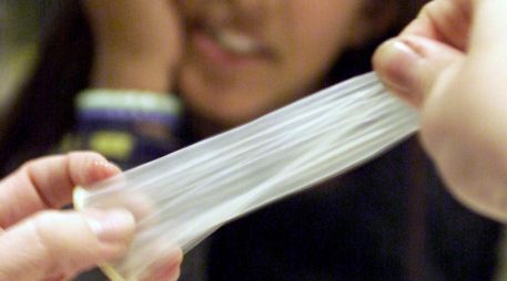 en los hombres persiste la creencia de que el condón disminuye la sensibilidad, aunque científicamente no hay evidencia. AP / ARCHIVO