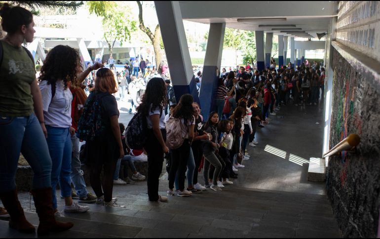 Uno de los ejes que rigen al IMSS es la ampliación de la base de personas aseguradas con su consecuente cobertura de seguridad social, considerando evidentemente, entre ellas, a los jóvenes. EL INFORMADOR / ARCHIVO