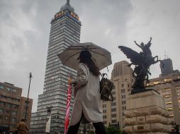 Se recomienda a la población portar paraguas o impermeable; utilizar el líquido para regar las plantas; barrer coladeras y manténlas libres de basura u objetos que las obstruyan; no verter grasas en el drenaje. SUN / ARCHIVO