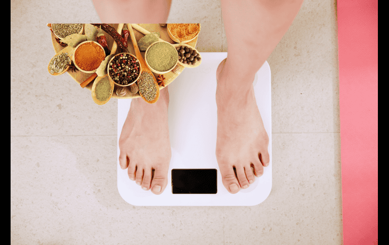 Esta especia no sólo combate la digestión lenta, sino que también tiene un efecto sedante, lo que puede ayudar a mejorar la calidad del sueño. UNSPLASH/ i yunmai/ ESPECIAL