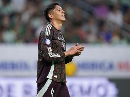 A pesar del dolor, Álvarez mostró una notable fortaleza y madurez al aceptar la situación y decidir quedarse con el equipo para apoyarlo desde fuera de la cancha. IMAGO7