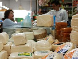 Es recomendable el consumo de alimentos como pescados, lácteos y verduras de hoja verde o, con prescripción médica, los suplementos creados con este mineral. EL INFORMADOR / ARCHIVO