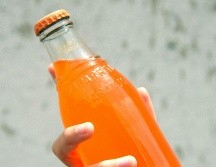 Cualquier agua saborizada implica un proceso industrial en donde se añaden otros componentes, principalmente azúcar. UNSPLASH/Fernando Andrade