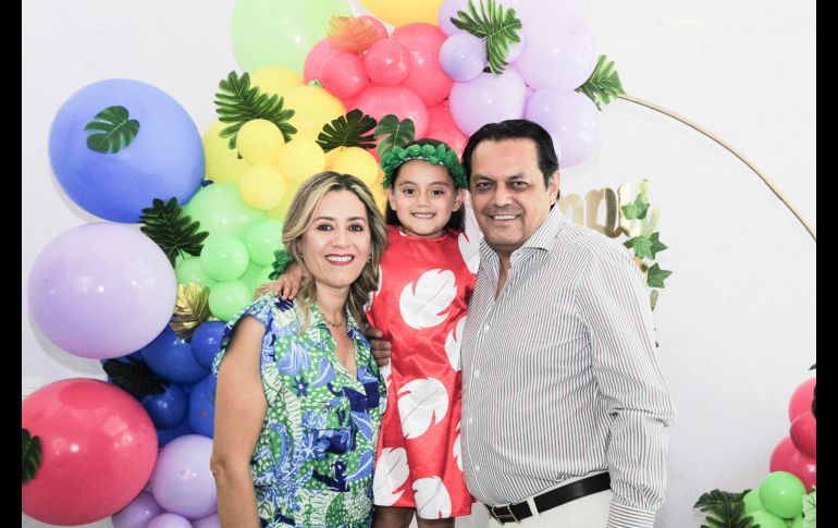 Alejandra Barragán, Valentina Cuevas Barragán y Gerardo Cuevas. GENTE BIEN JALISCO/ Marifer Rached