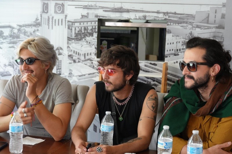 &nbsp;Víctor Cely (I), Daniel Pinto (C) y Santiago Jiménez (D), integrantes de Nasa Histoires, comparten la idea de que el tour por México de 