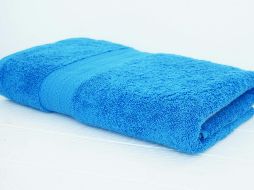 Colocar compresas frías con hielo en moretones, por al menos 20 minutos después de que hayan ocurrido, puede ayudar a curarlos. ESPECIAL / Foto de Rinku Shemar en Unsplash