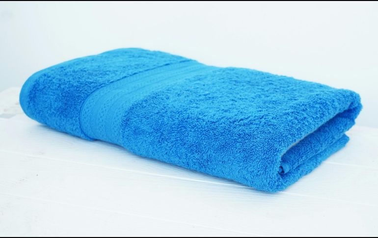 Colocar compresas frías con hielo en moretones, por al menos 20 minutos después de que hayan ocurrido, puede ayudar a curarlos. ESPECIAL / Foto de Rinku Shemar en Unsplash