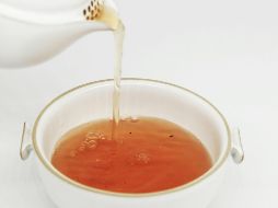 El té de toronjil es una opción natural y efectiva para promover la relajación. ESPECIAL / Foto de CHI CHEN en Unsplash