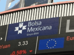 En la jornada, el peso se apreció un 0.67 % frente al dólar, al cotizar en 18.29 unidades por billete verde, tras valuarse en los 18.41, según datos del Banco de México. EFE / ARCHIVO