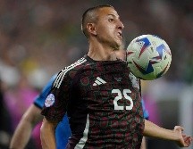 Un hombre que está calentando y que no ha sido utilizado en toda la Copa América, es el hombre del Guadalajara, Roberto “Piojo” Alvarado.
