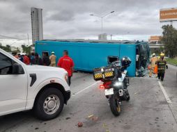 Hay tráfico pesado en la zona, pues se cerraron los carriles centrales de Periférico. ESPECIAL / PROTECCIÓN CIVIL Y BOMBEROS ZAPOPAN 