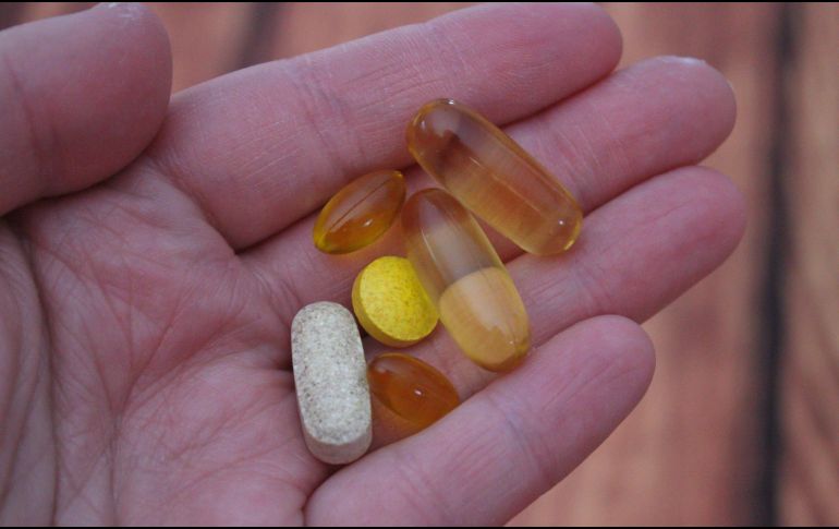 Muchos adultos toman complejos multivitamínicos, con la esperanza de mejorar su salud. UNSPLASH / K. MAURAIS